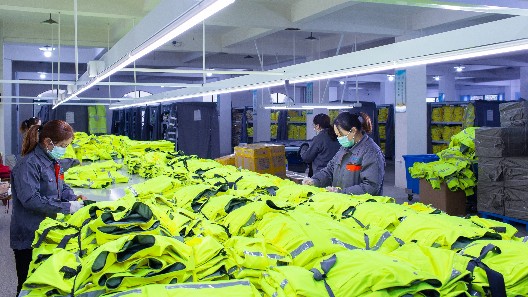 從樣品到成品，揭秘執(zhí)勤棉服定制全過程！