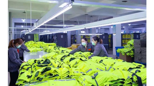 反光雨衣廠家，專業(yè)定制—靖江振弘